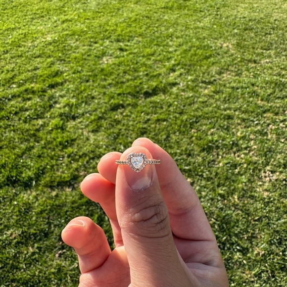 Pandora Elevated Heart Shaped Ring Women’s (6) NWOT - Picture 5 of 6